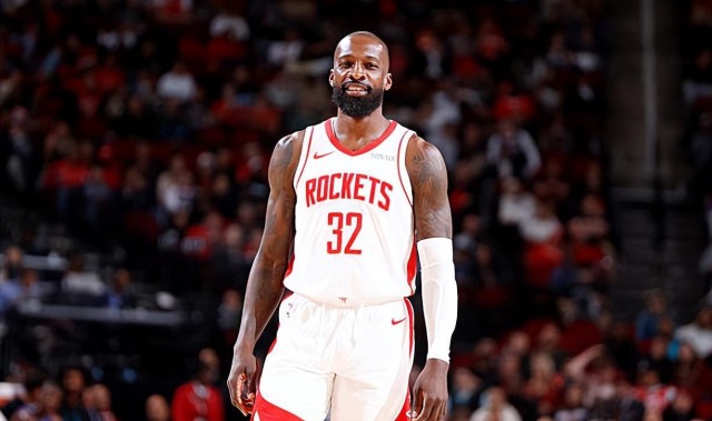 老老实实当吉祥物就好了，火箭为什么还要让这位老将出场呢？