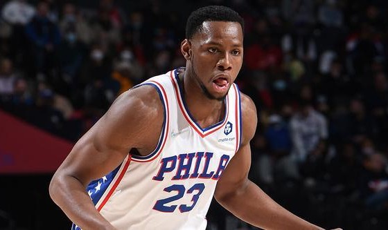 Scotto：凯尔特人与中锋查尔斯-巴锡签下10天短合同